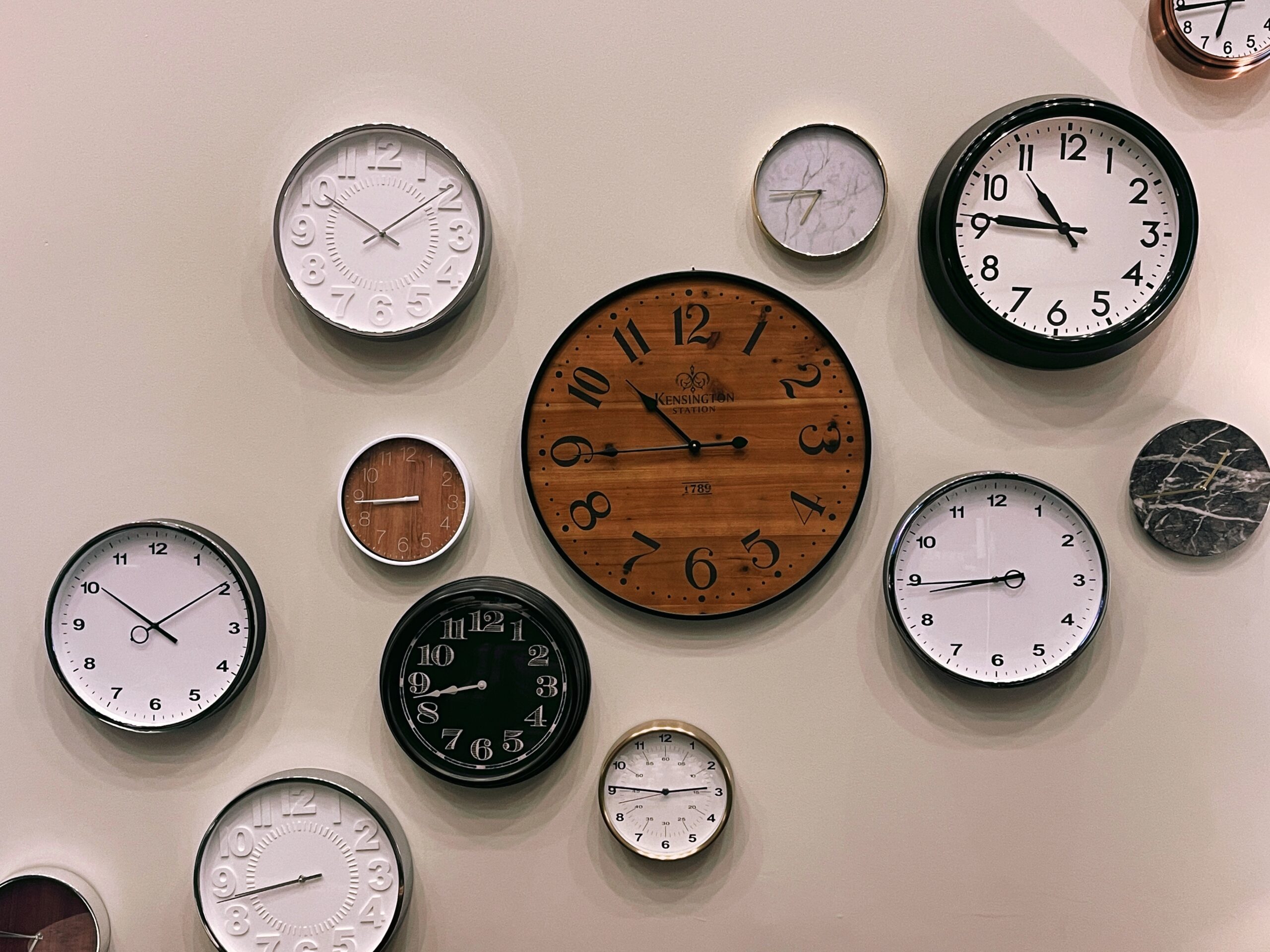 Minimalist Wall Clocks: Timeless Simplicity